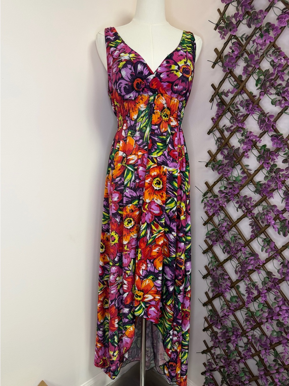 Vintage Floral V-Neck Maxi Dress in Multicolor